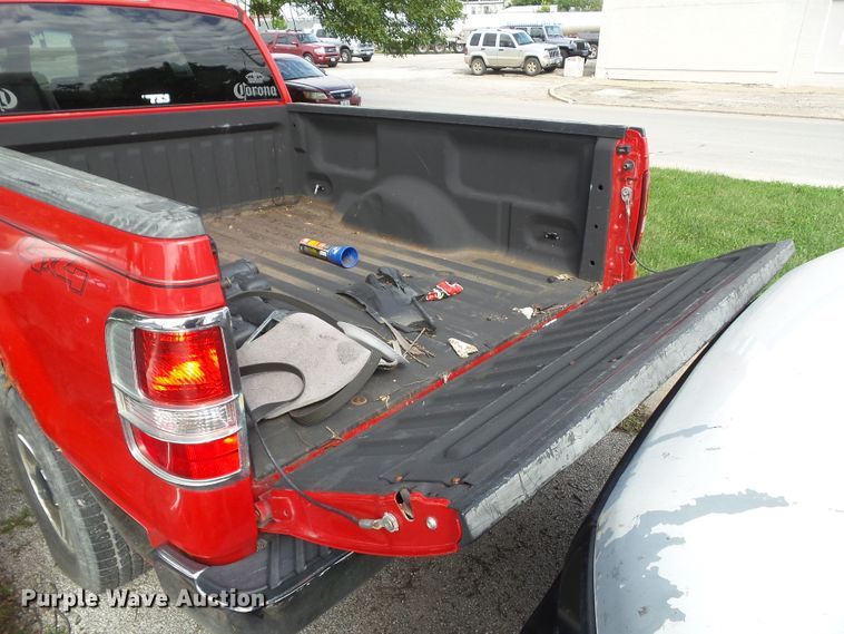 image for item EM9845 2004 Ford F150 SuperCab pickup truck