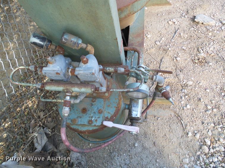 image for item EQ9193 Dake 33-208 tire changer