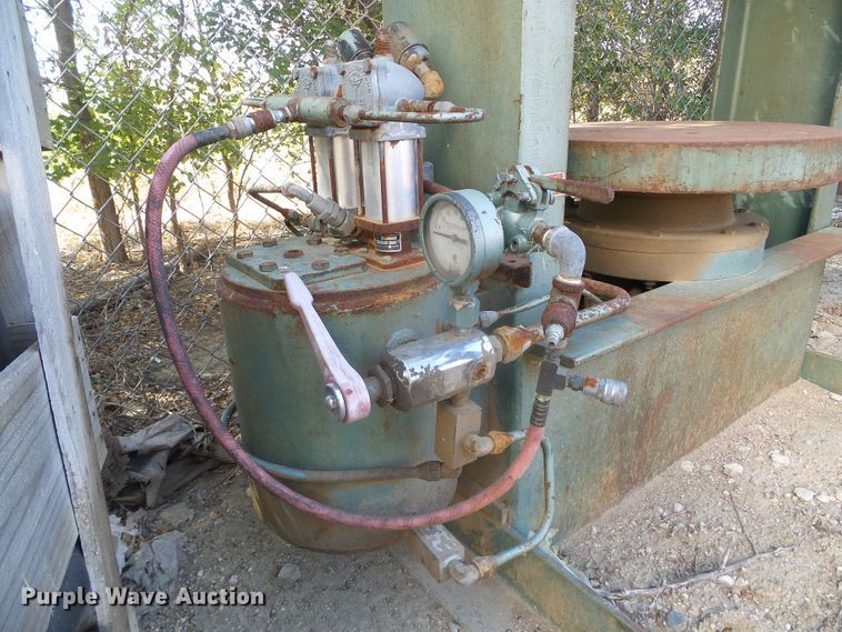 image for item EQ9193 Dake 33-208 tire changer