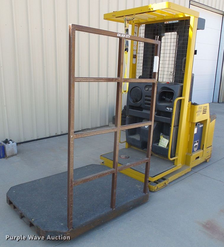 image for item EQ9194 Yale OSO30ECN24TE089 forklift