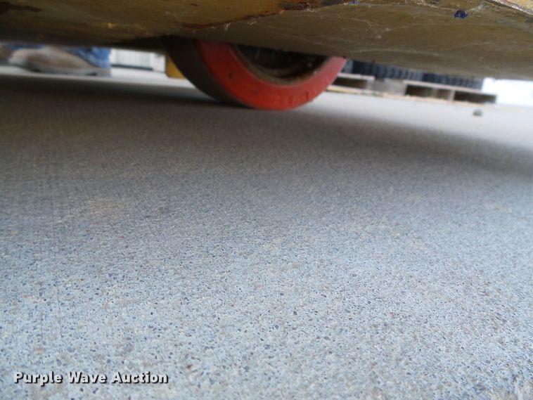 image for item EQ9194 Yale OSO30ECN24TE089 forklift