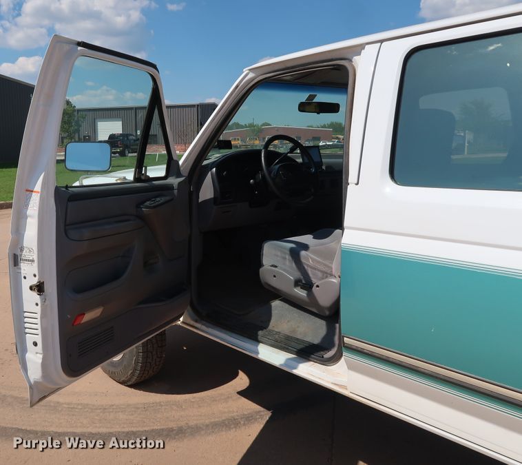 image for item FE9749 1997 Ford F250 HD Crew Cab pickup truck