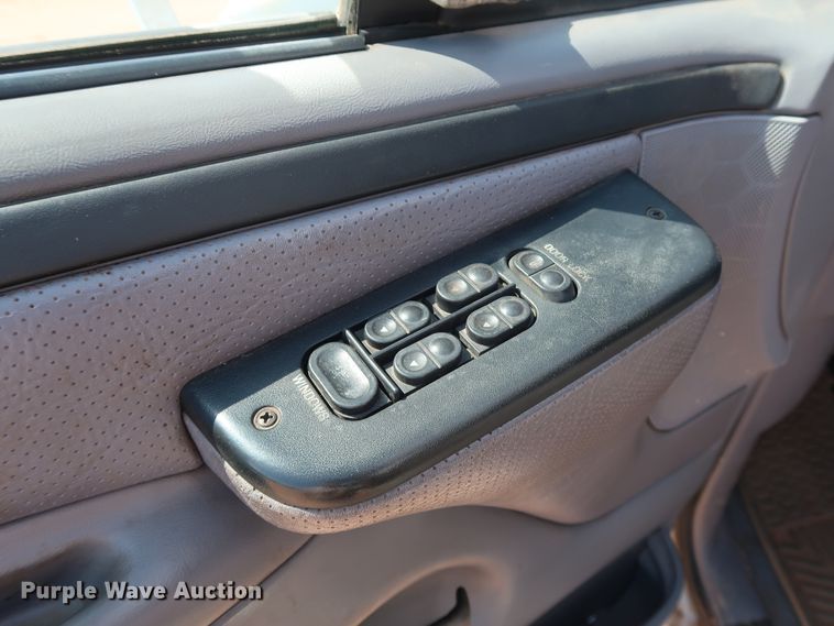 image for item FE9749 1997 Ford F250 HD Crew Cab pickup truck