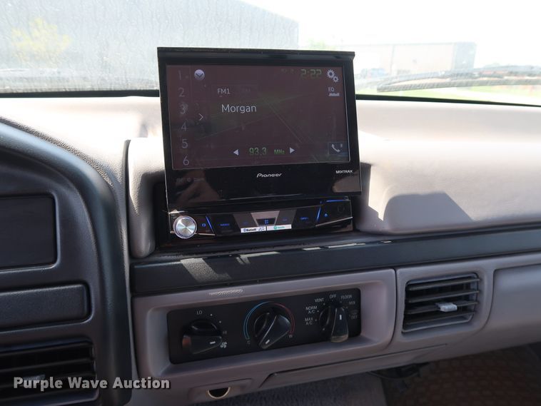 image for item FE9749 1997 Ford F250 HD Crew Cab pickup truck