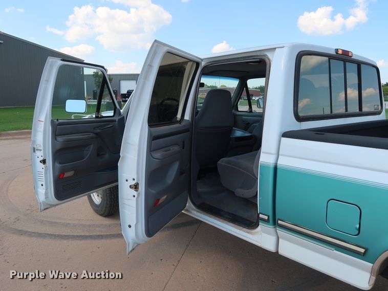 image for item FE9749 1997 Ford F250 HD Crew Cab pickup truck