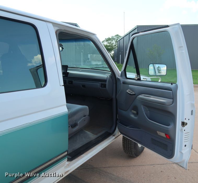 image for item FE9749 1997 Ford F250 HD Crew Cab pickup truck