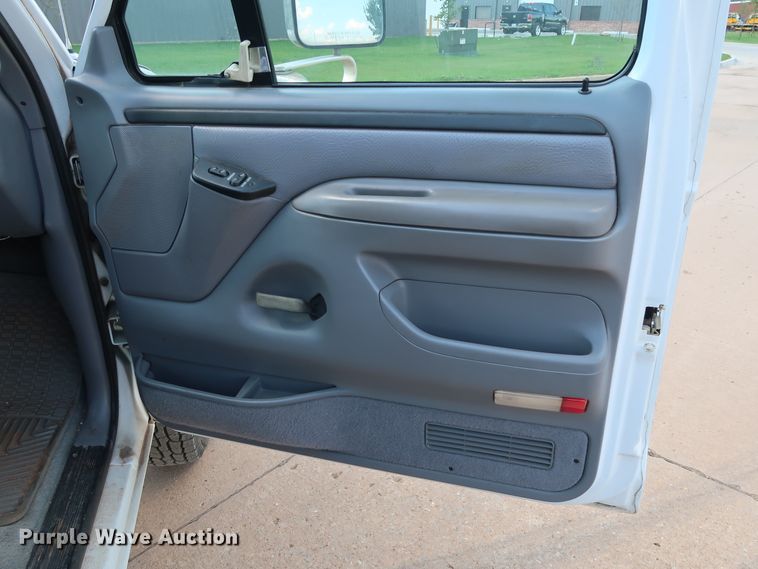 image for item FE9749 1997 Ford F250 HD Crew Cab pickup truck