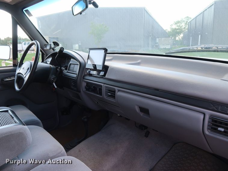 image for item FE9749 1997 Ford F250 HD Crew Cab pickup truck