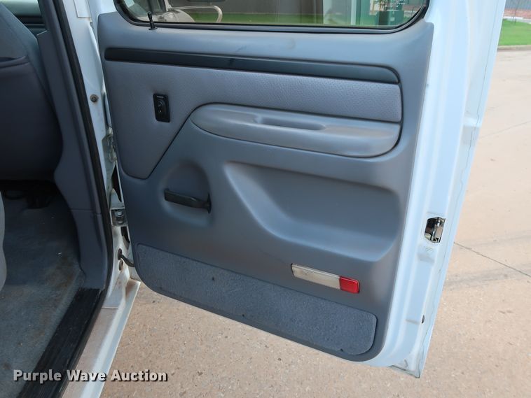 image for item FE9749 1997 Ford F250 HD Crew Cab pickup truck