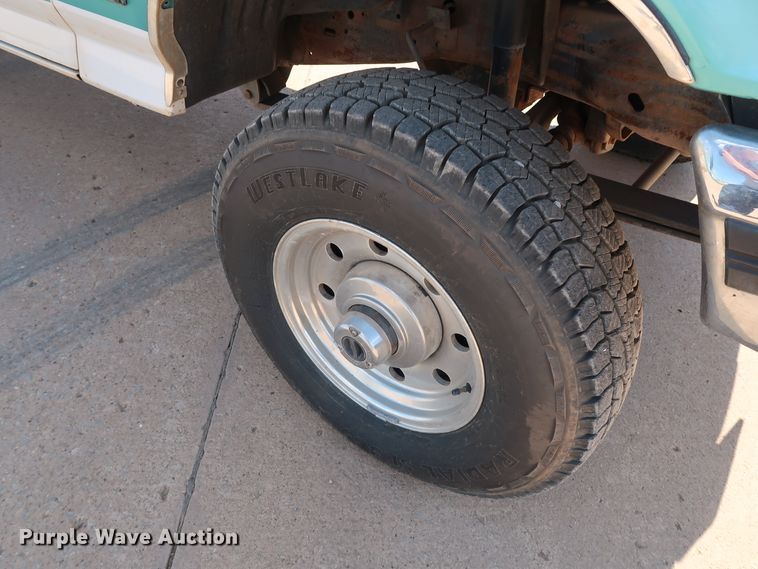 image for item FE9749 1997 Ford F250 HD Crew Cab pickup truck