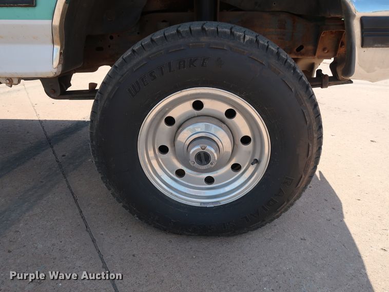 image for item FE9749 1997 Ford F250 HD Crew Cab pickup truck