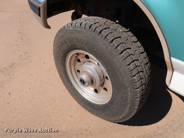 image for item FE9749 1997 Ford F250 HD Crew Cab pickup truck