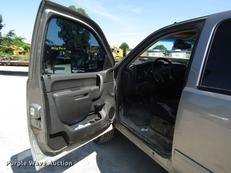 image for item FJ9700 2012 Chevrolet Silverado 2500HD Crew Cab pickup truck