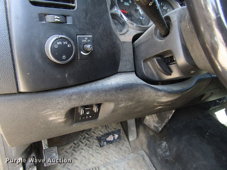 image for item FJ9700 2012 Chevrolet Silverado 2500HD Crew Cab pickup truck