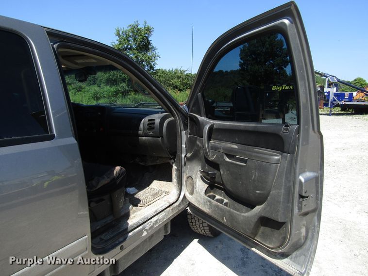 image for item FJ9700 2012 Chevrolet Silverado 2500HD Crew Cab pickup truck