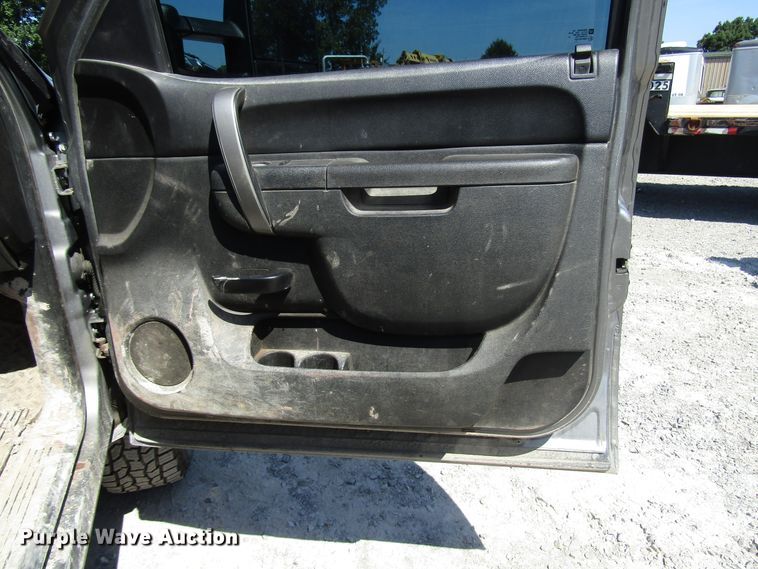 image for item FJ9700 2012 Chevrolet Silverado 2500HD Crew Cab pickup truck