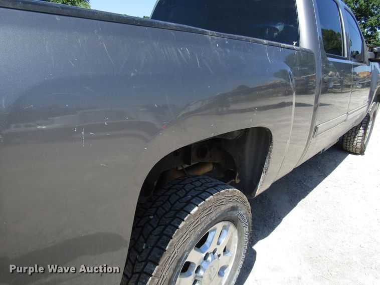 image for item FJ9700 2012 Chevrolet Silverado 2500HD Crew Cab pickup truck