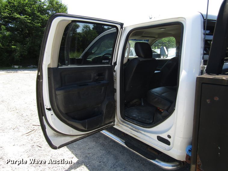 image for item FJ9706 2011 Dodge Ram 5500 Crew Cab flatbed truck