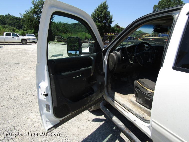 image for item FJ9710 2012 Chevrolet Silverado 2500HD Crew Cab pickup truck