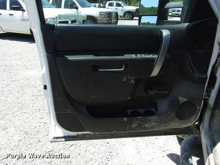 image for item FJ9710 2012 Chevrolet Silverado 2500HD Crew Cab pickup truck