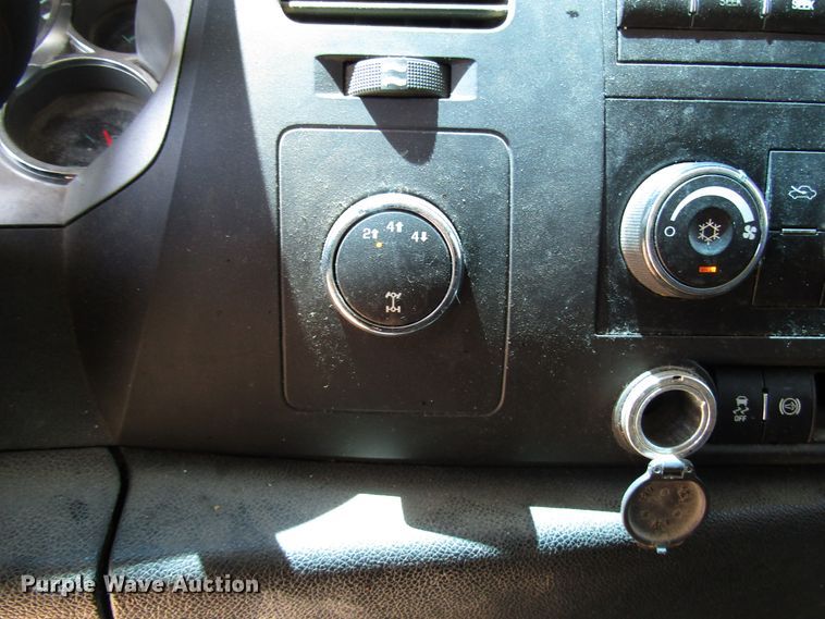 image for item FJ9710 2012 Chevrolet Silverado 2500HD Crew Cab pickup truck