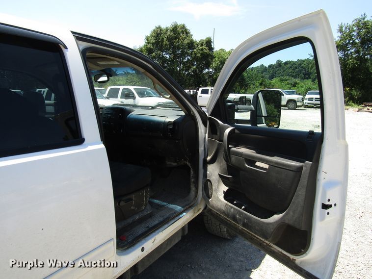 image for item FJ9710 2012 Chevrolet Silverado 2500HD Crew Cab pickup truck