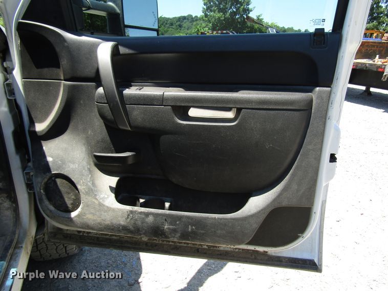 image for item FJ9710 2012 Chevrolet Silverado 2500HD Crew Cab pickup truck