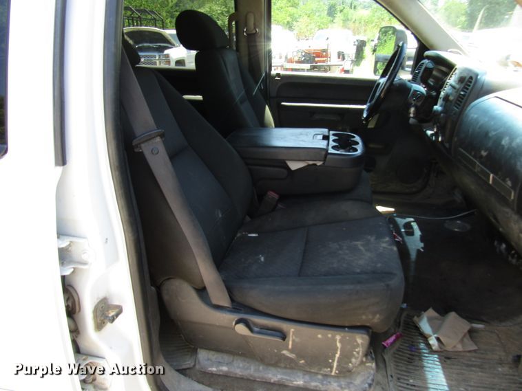 image for item FJ9710 2012 Chevrolet Silverado 2500HD Crew Cab pickup truck