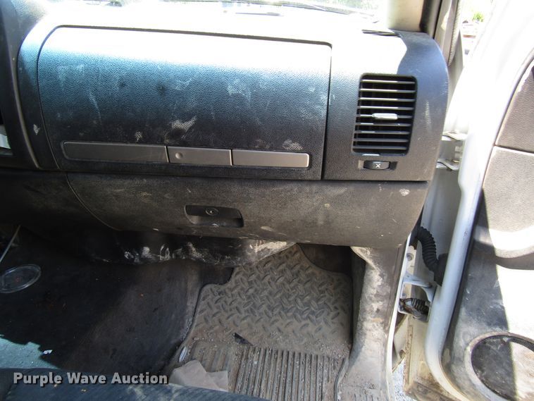 image for item FJ9710 2012 Chevrolet Silverado 2500HD Crew Cab pickup truck