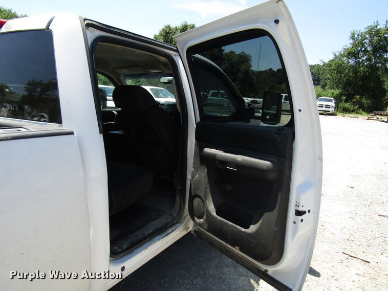 image for item FJ9710 2012 Chevrolet Silverado 2500HD Crew Cab pickup truck