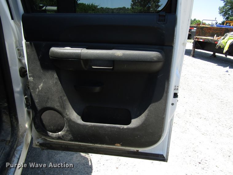 image for item FJ9710 2012 Chevrolet Silverado 2500HD Crew Cab pickup truck