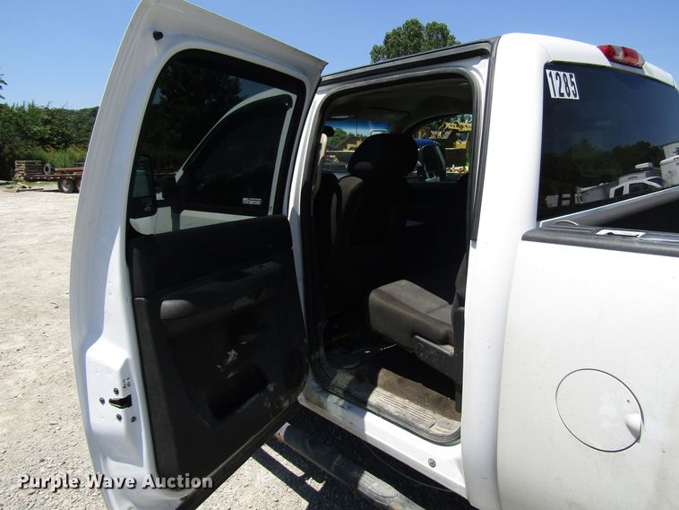 image for item FJ9710 2012 Chevrolet Silverado 2500HD Crew Cab pickup truck