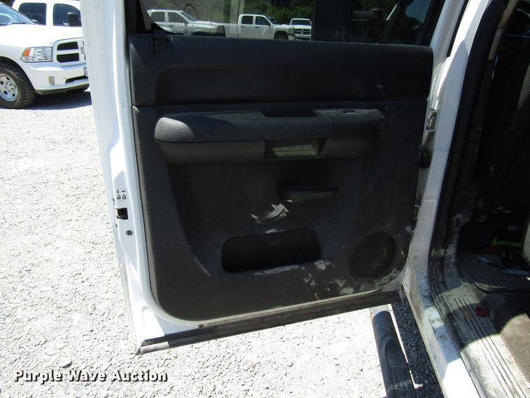 image for item FJ9710 2012 Chevrolet Silverado 2500HD Crew Cab pickup truck