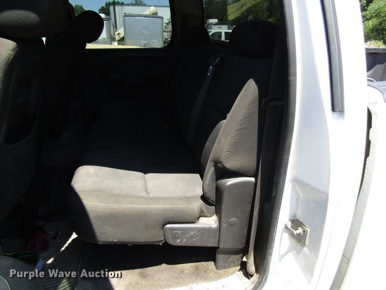 image for item FJ9710 2012 Chevrolet Silverado 2500HD Crew Cab pickup truck