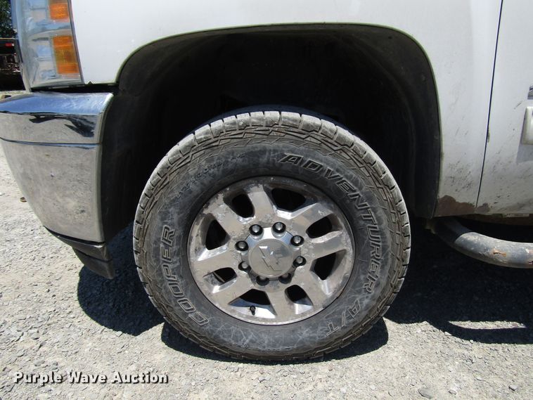 image for item FJ9710 2012 Chevrolet Silverado 2500HD Crew Cab pickup truck