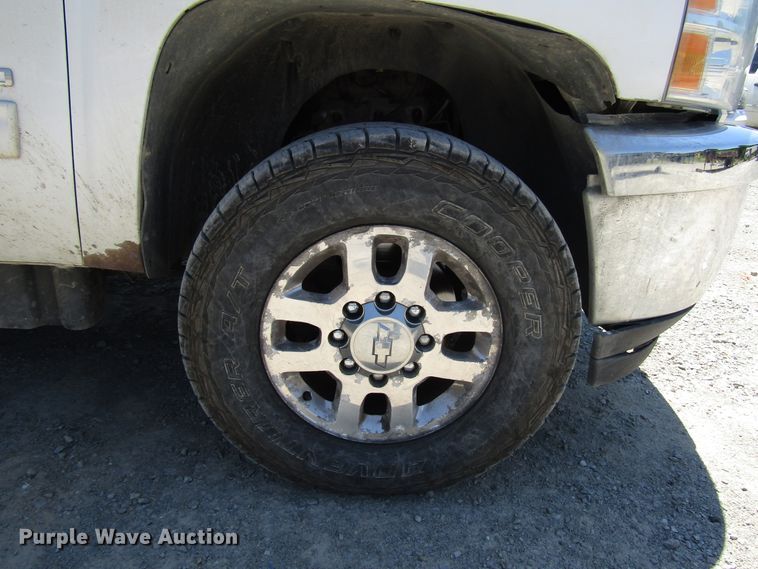 image for item FJ9710 2012 Chevrolet Silverado 2500HD Crew Cab pickup truck