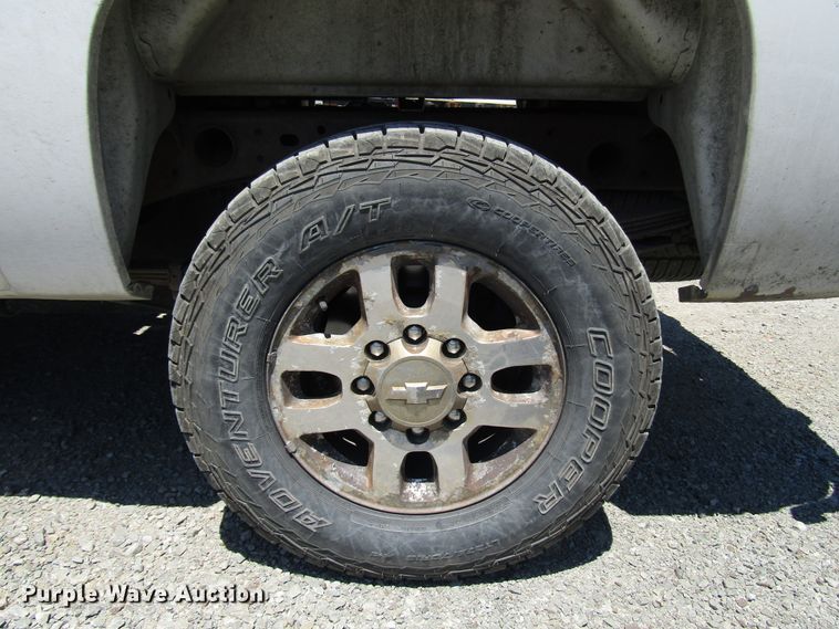 image for item FJ9710 2012 Chevrolet Silverado 2500HD Crew Cab pickup truck