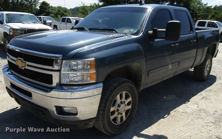 image for item FJ9713 2012 Chevrolet Silverado 2500HD Crew Cab pickup truck