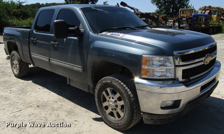 image for item FJ9713 2012 Chevrolet Silverado 2500HD Crew Cab pickup truck