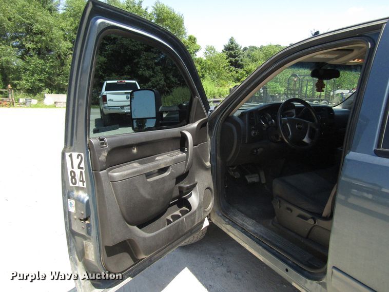 image for item FJ9713 2012 Chevrolet Silverado 2500HD Crew Cab pickup truck