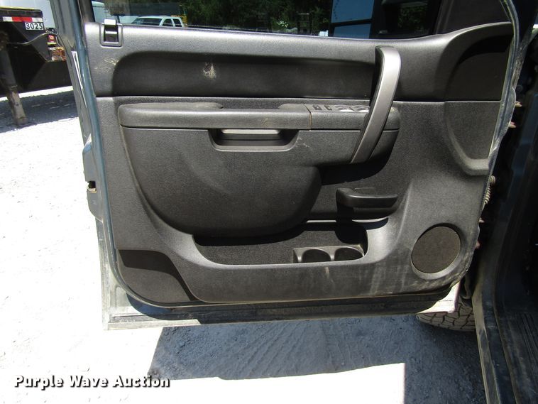 image for item FJ9713 2012 Chevrolet Silverado 2500HD Crew Cab pickup truck