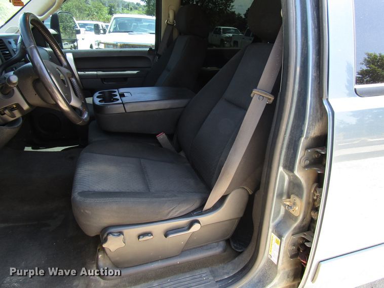 image for item FJ9713 2012 Chevrolet Silverado 2500HD Crew Cab pickup truck