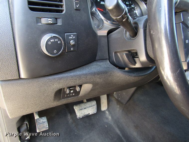 image for item FJ9713 2012 Chevrolet Silverado 2500HD Crew Cab pickup truck