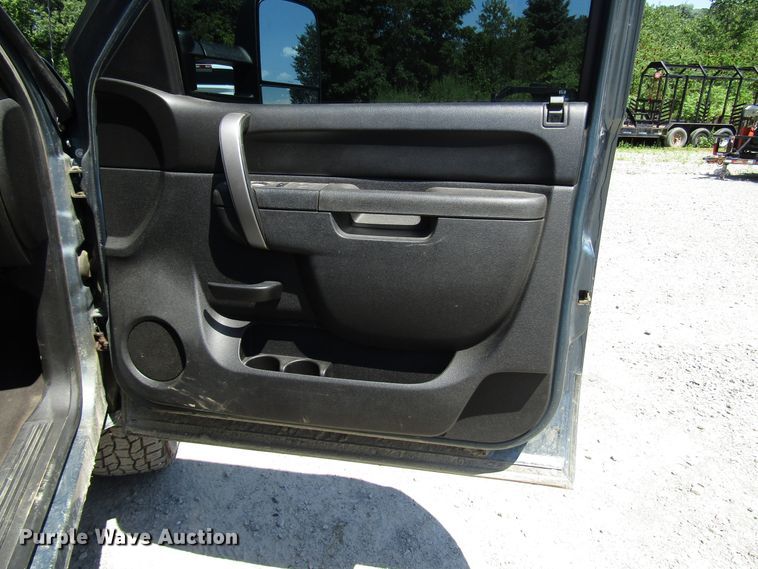 image for item FJ9713 2012 Chevrolet Silverado 2500HD Crew Cab pickup truck