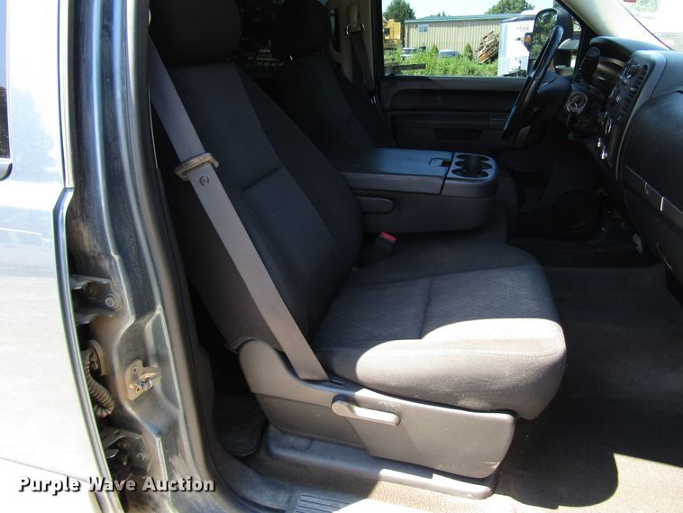 image for item FJ9713 2012 Chevrolet Silverado 2500HD Crew Cab pickup truck