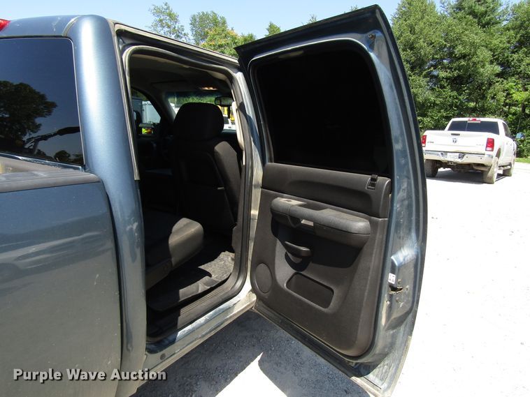 image for item FJ9713 2012 Chevrolet Silverado 2500HD Crew Cab pickup truck