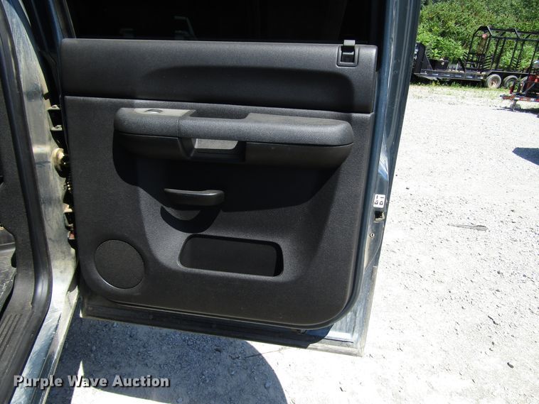 image for item FJ9713 2012 Chevrolet Silverado 2500HD Crew Cab pickup truck