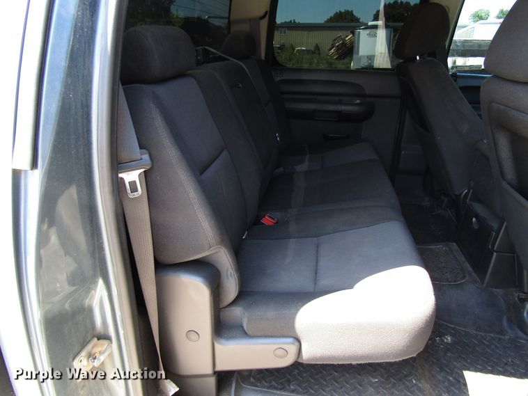 image for item FJ9713 2012 Chevrolet Silverado 2500HD Crew Cab pickup truck