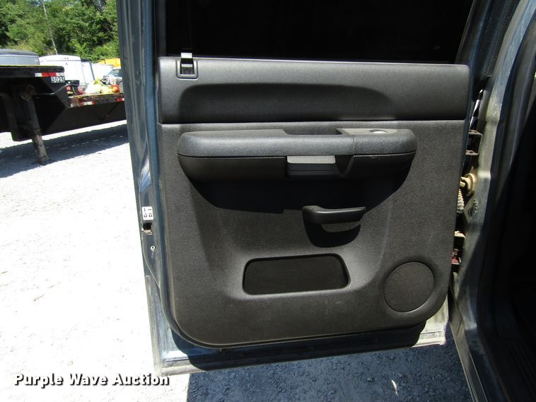 image for item FJ9713 2012 Chevrolet Silverado 2500HD Crew Cab pickup truck