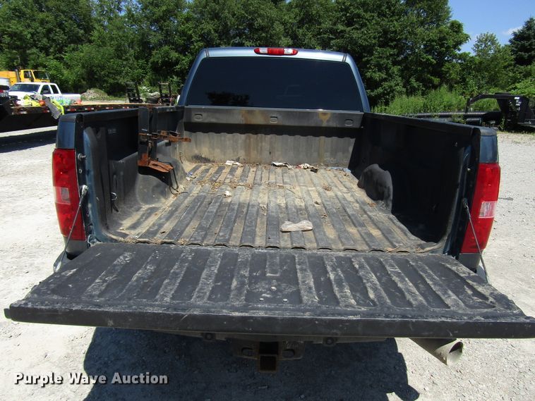 image for item FJ9713 2012 Chevrolet Silverado 2500HD Crew Cab pickup truck